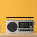 FM802 revolucionē radio ar divkāršām viļņiem: Jauna sitiena ritms Osakā